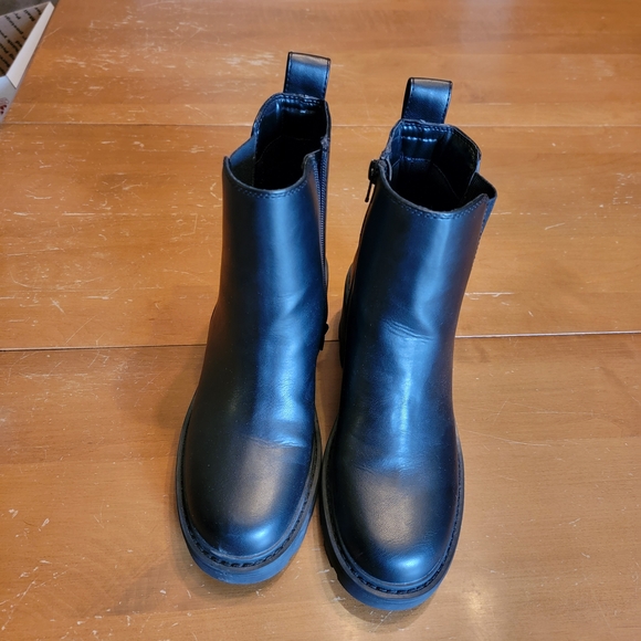 SO Black Memory Foam Ankle Boots Zip Up Chelsea NWOT Size 7.5 - Picture 8 of 9